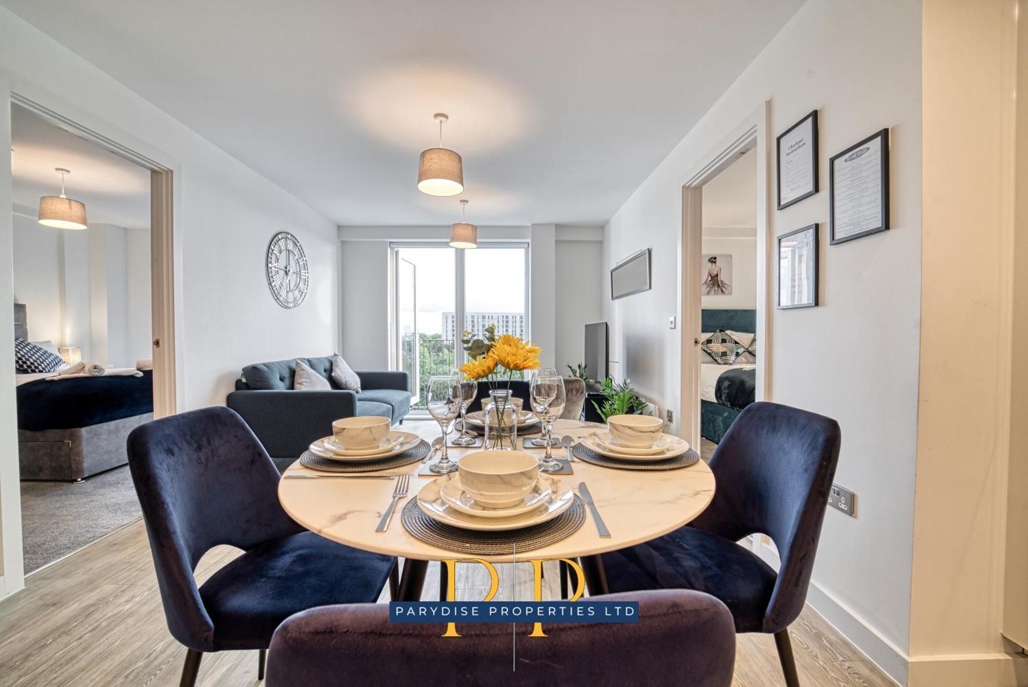 The Middlewood Plaza Suite - By Parydise Properties - Business Or Leisure Stays, Central Location, Sleeps 4, Salford Manchester Exteriör bild