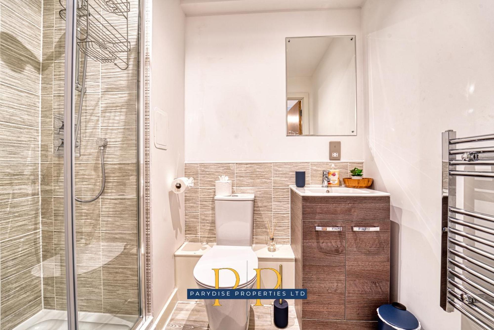 The Middlewood Plaza Suite - By Parydise Properties - Business Or Leisure Stays, Central Location, Sleeps 4, Salford Manchester Exteriör bild