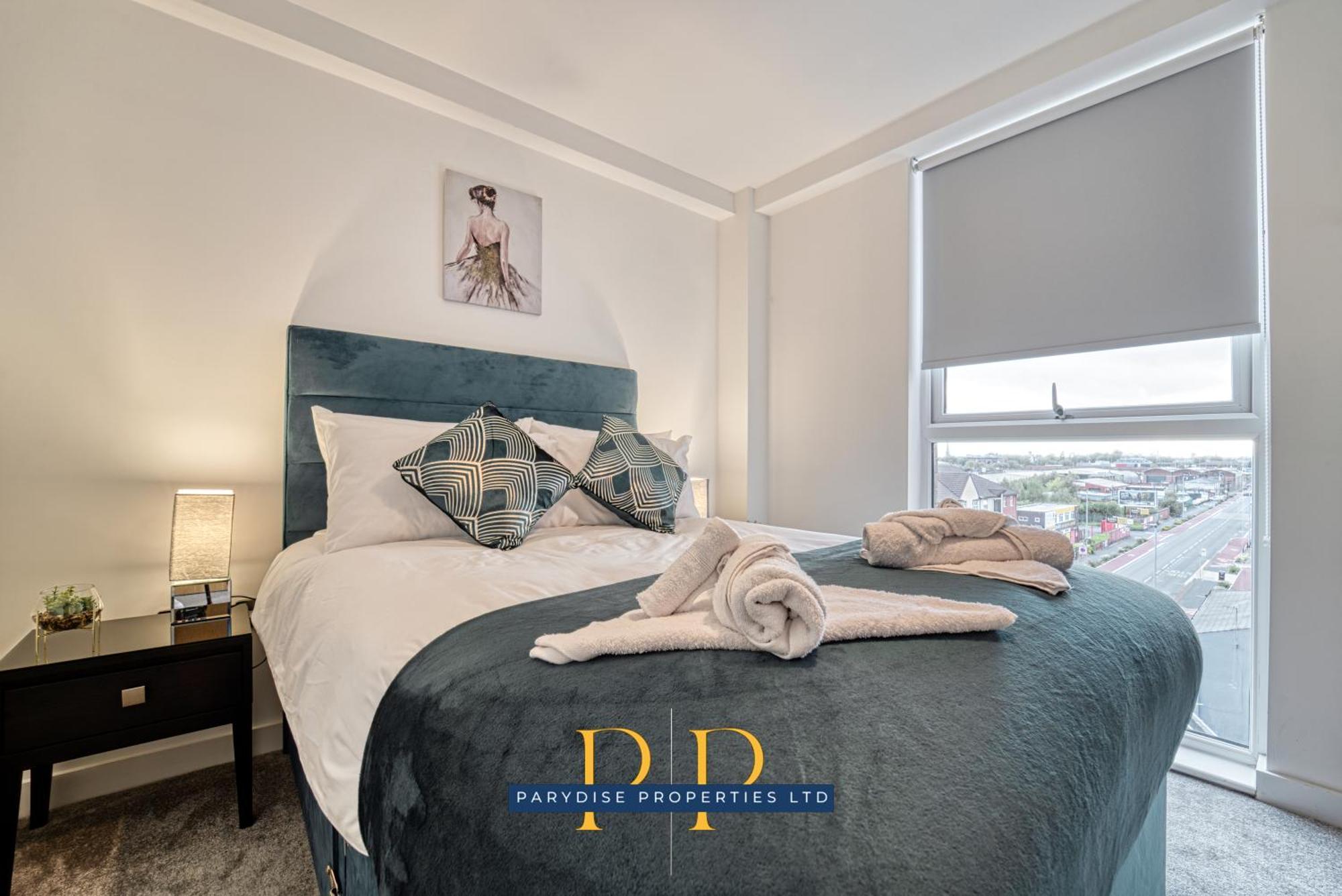 The Middlewood Plaza Suite - By Parydise Properties - Business Or Leisure Stays, Central Location, Sleeps 4, Salford Manchester Exteriör bild