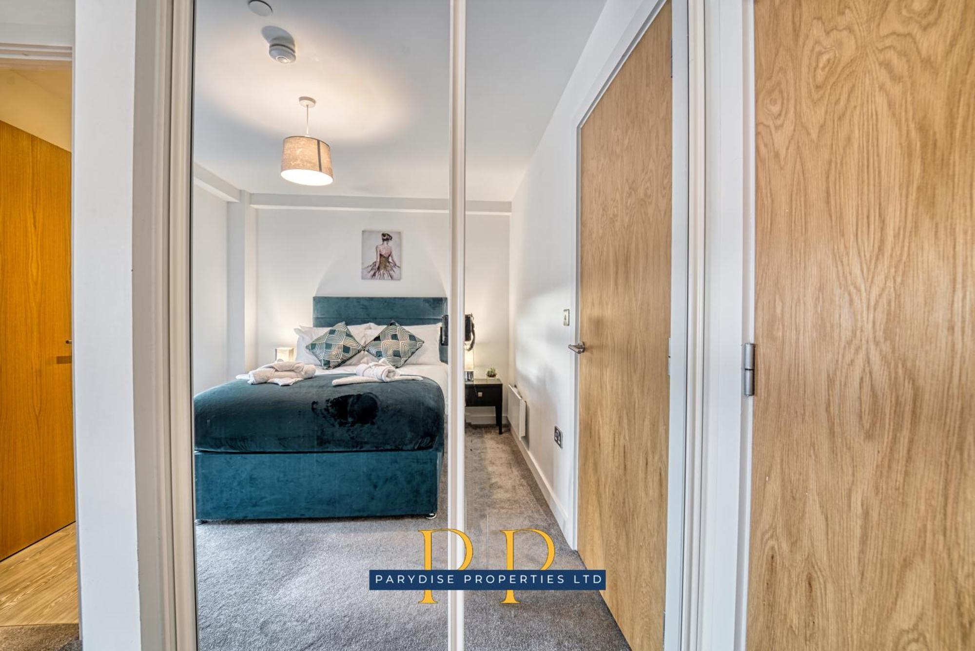 The Middlewood Plaza Suite - By Parydise Properties - Business Or Leisure Stays, Central Location, Sleeps 4, Salford Manchester Exteriör bild