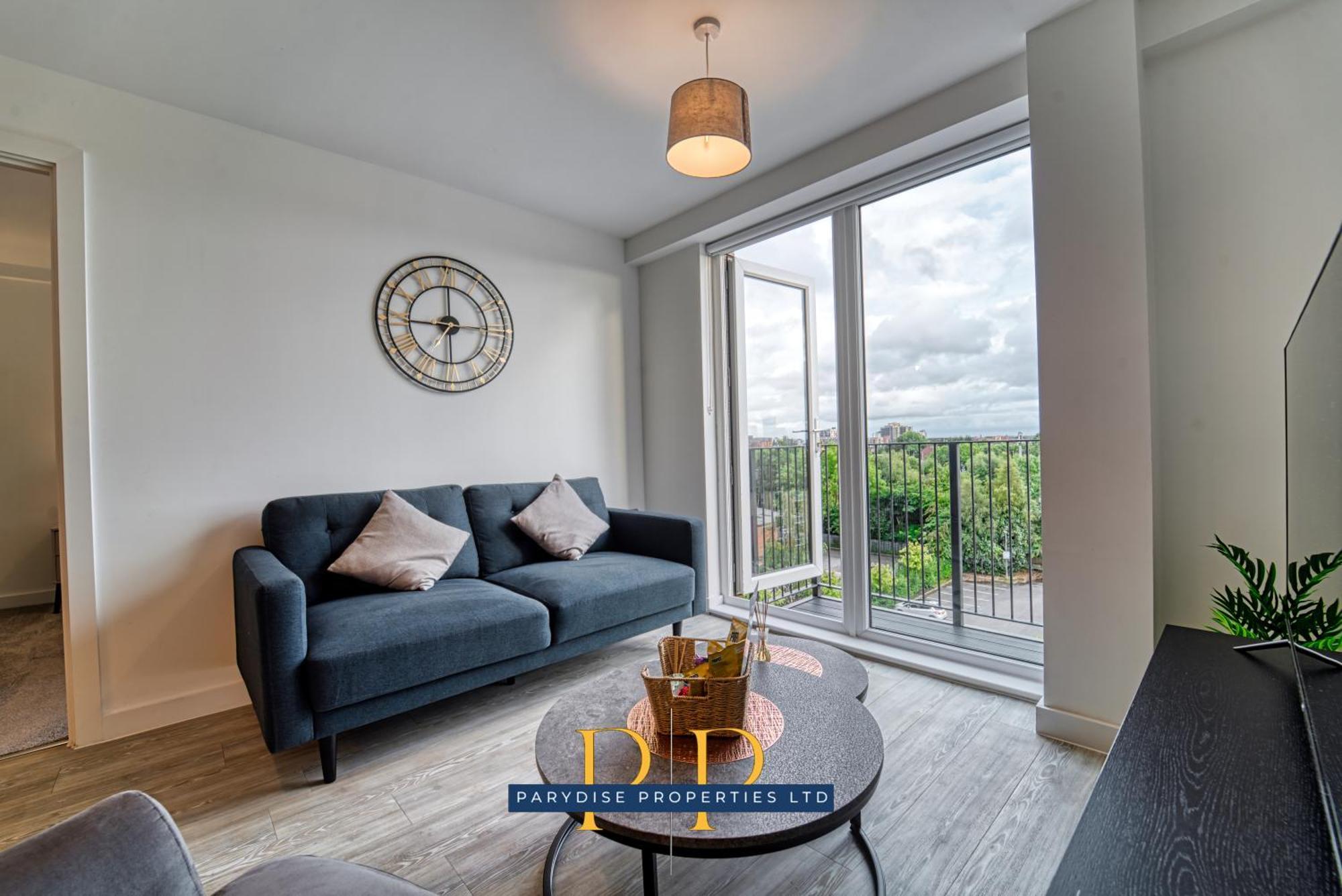 The Middlewood Plaza Suite - By Parydise Properties - Business Or Leisure Stays, Central Location, Sleeps 4, Salford Manchester Exteriör bild