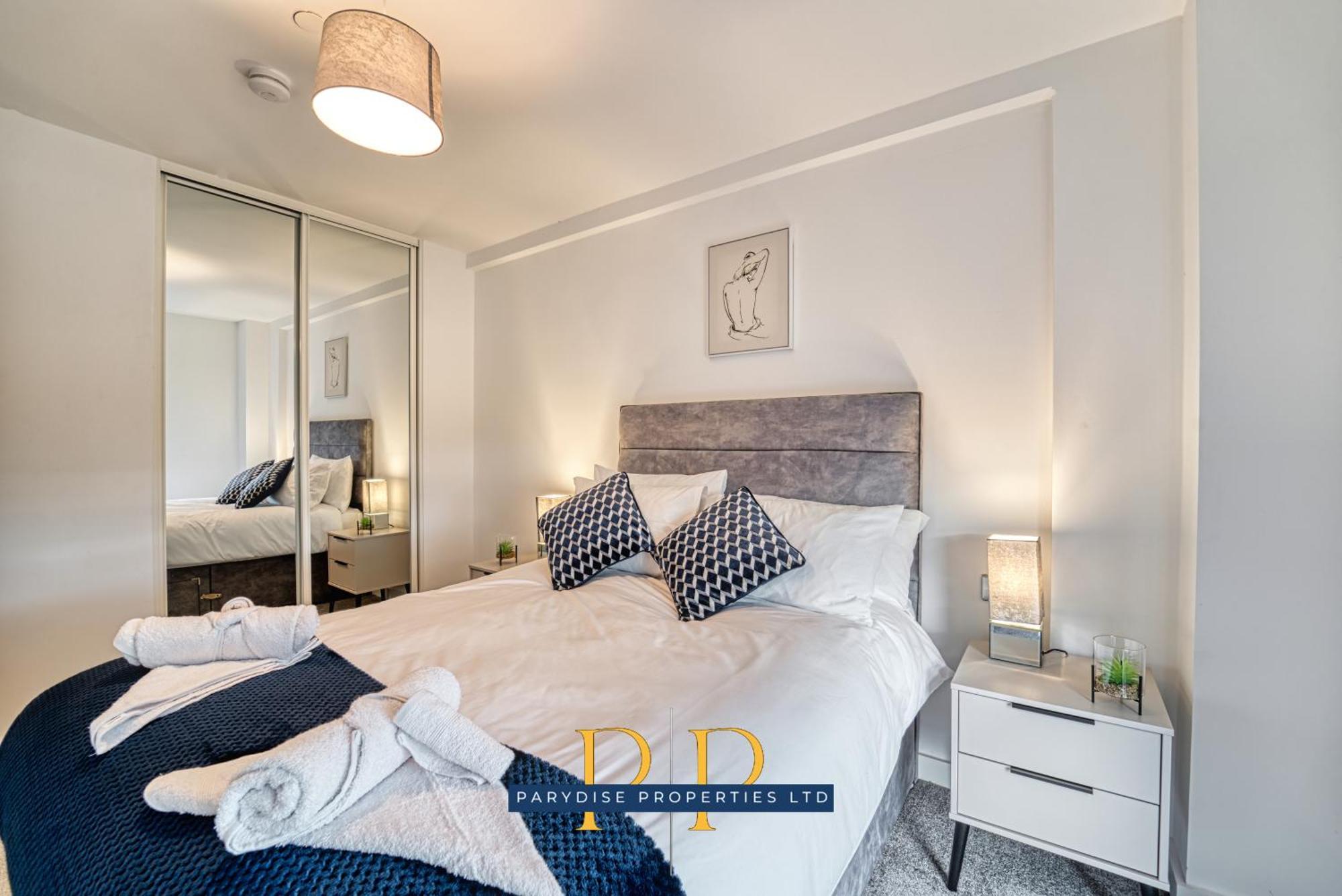 The Middlewood Plaza Suite - By Parydise Properties - Business Or Leisure Stays, Central Location, Sleeps 4, Salford Manchester Exteriör bild