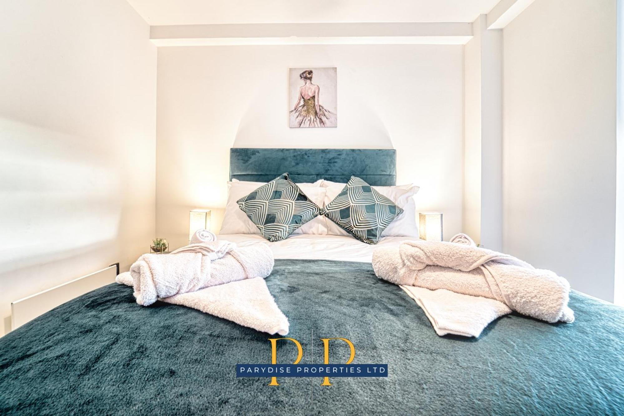 The Middlewood Plaza Suite - By Parydise Properties - Business Or Leisure Stays, Central Location, Sleeps 4, Salford Manchester Exteriör bild