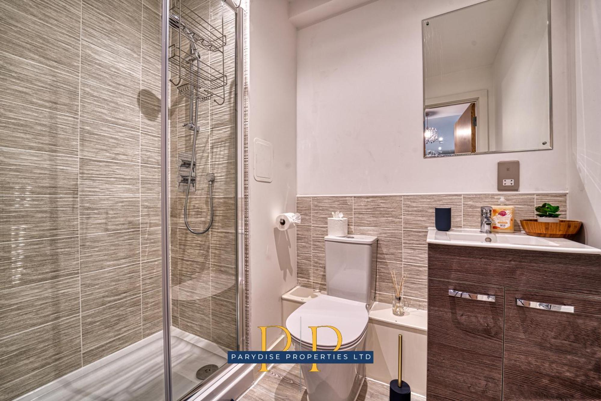 The Middlewood Plaza Suite - By Parydise Properties - Business Or Leisure Stays, Central Location, Sleeps 4, Salford Manchester Exteriör bild